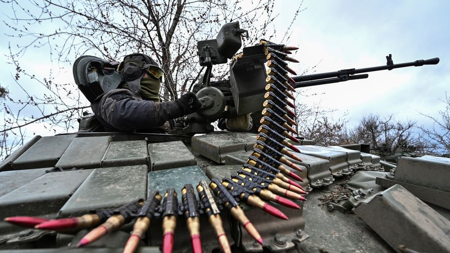 Fra i dag udgør landet med den længste grænse mod Rusland også en del af Natos grænse mod landet, der angriber Ukraine, der har taget kampen op som på billedet her. Foto: Reuters