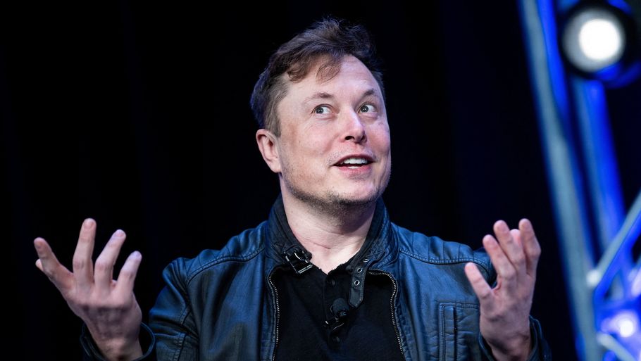 En utilfreds Tesla-ejer har sagsøgt Elon Musks elbilsfirma for at krænke kundernes privatliv og dele billeder fra bilkameraet mellem ansatte. Foto: Ritzau Scanpix/Brendan Smialowski