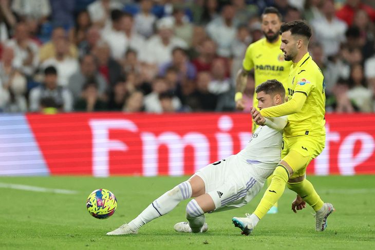 Baena i duel med Valverde under lørdagens kamp mellem Real Madrid og Villareal. Foto: Pierre-Philippe Marcou/AFP/Ritzau Scanpix