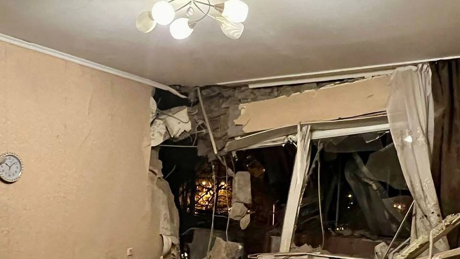 Billedet viser indersiden af en lejlighed, der er blevet beskadiget i en eksplosion i Belgorod. Foto: Handout/Ritzau Scanpix