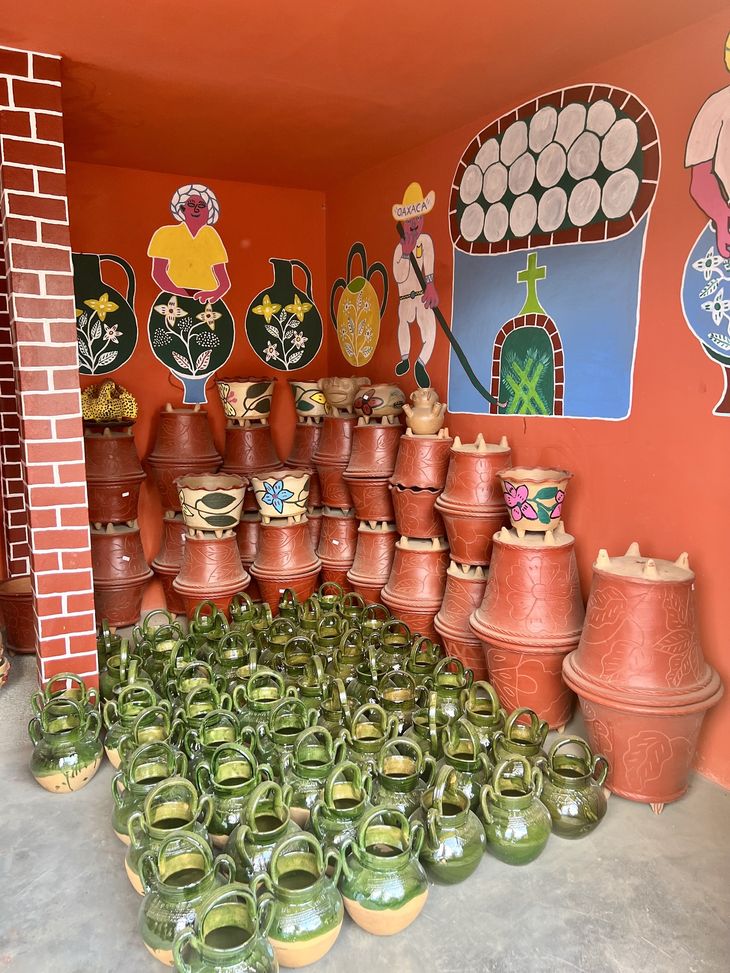 I byen Santa Maria Atzompa, som ligger lidt udenfor Oaxaca, lever næsten alle indbyggere af at lave keramik. Her er der rig mulighed for at gøre sig et godt fund. Foto: Sophie Schou Jensen