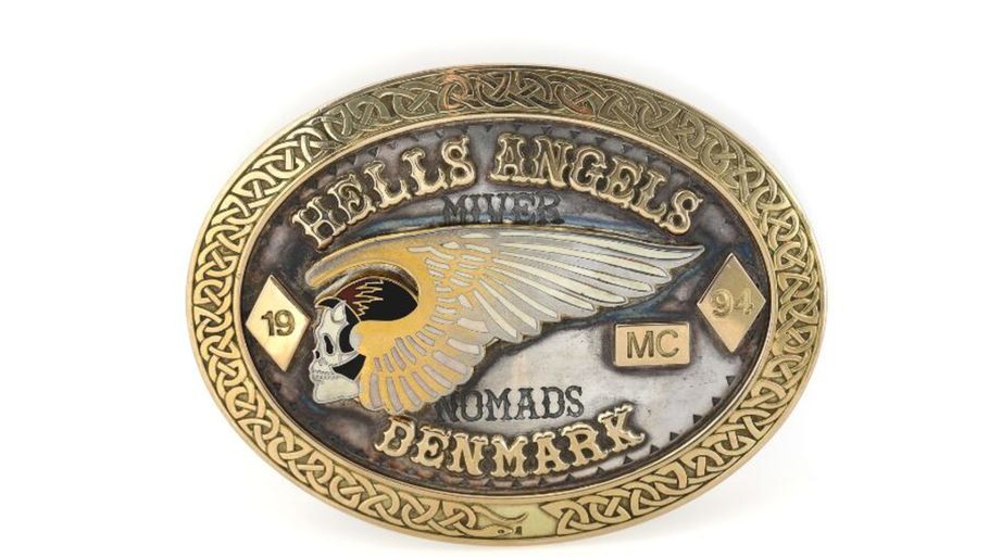 Et bæltespænde med Hells Angels-logo og den forhenværende ejers kælenavn 'Miver' og afdeling, 'Nomads', blev købt af Hells Angels-rocker. Foto: Bruun-Rasmussen.dk