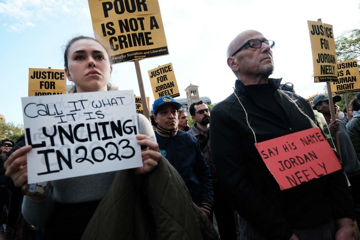 Demonstranter var fredag samlet i Washington Square Park på Manhattan. Foto: Spencer Platt/Ritzau Scanpix