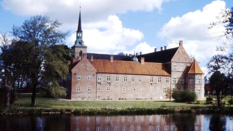 Brahetrolleborg Slot ligger ved Fåborg på Fyn. Foto: Kurt Hardi