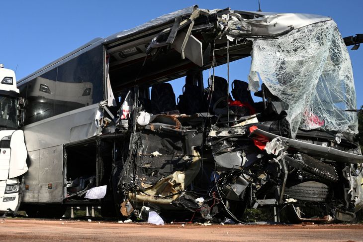 En ulykke med en bus fra Polen og to lastbiler på den tyske autobahn har tirsdag resulteret i over 50 kvæstede. Ulykken skete øst for Berlin. Foto: Annegret Hilse/Reuters