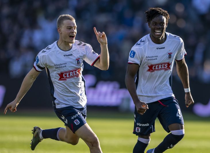 AGF smadrede i weekenden Viborg FF. Mads Emil Madsen (tv.) bankede to kasser ind. Foto: René Schütze
