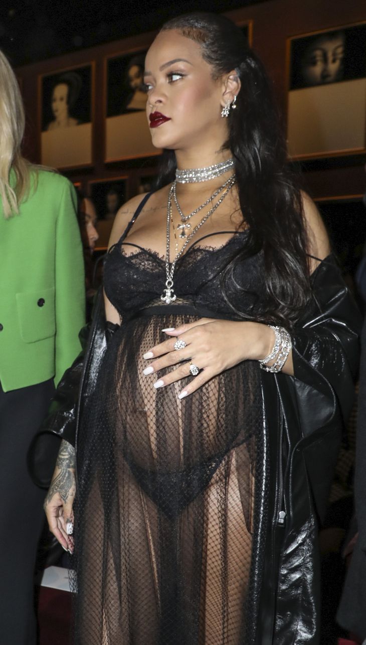 Rihanna var under sin første graviditet ikke bange for at vise verden, hvordan en gravid mave ser ud. Her er hun, to måneder inden hun fødte sønnen RZA. Foto: Vianney Le Caer/Ritzau Scanpix
