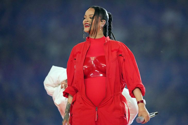 Rihanna bekræftede efter sin optræden til Super Bowl, at hun ganske rigtigt er gravid. Foto: Kirby Lee/Ritzau Scanpix