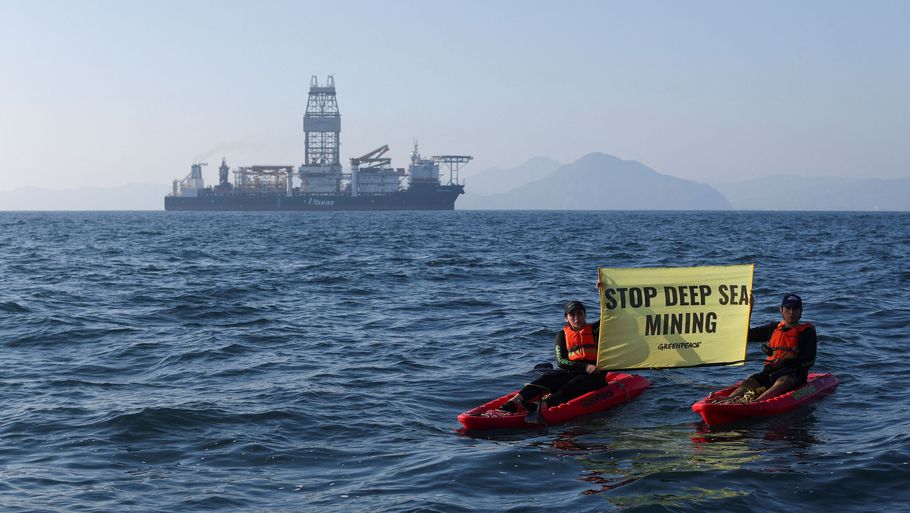 Aktivister fra Greenpeace demonstrerede i november sidste år mod minearbejde på havbunden i Clarion-Clipperton-zonen. Foto: Gustavo Graf Maldonado/Reuters