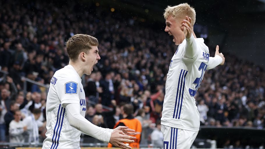 Ísak Bergmann Jóhannesson (til venstre) får sin lillebror til København. Han skal spille for FC Nordsjælland. Foto: Jens Dresling