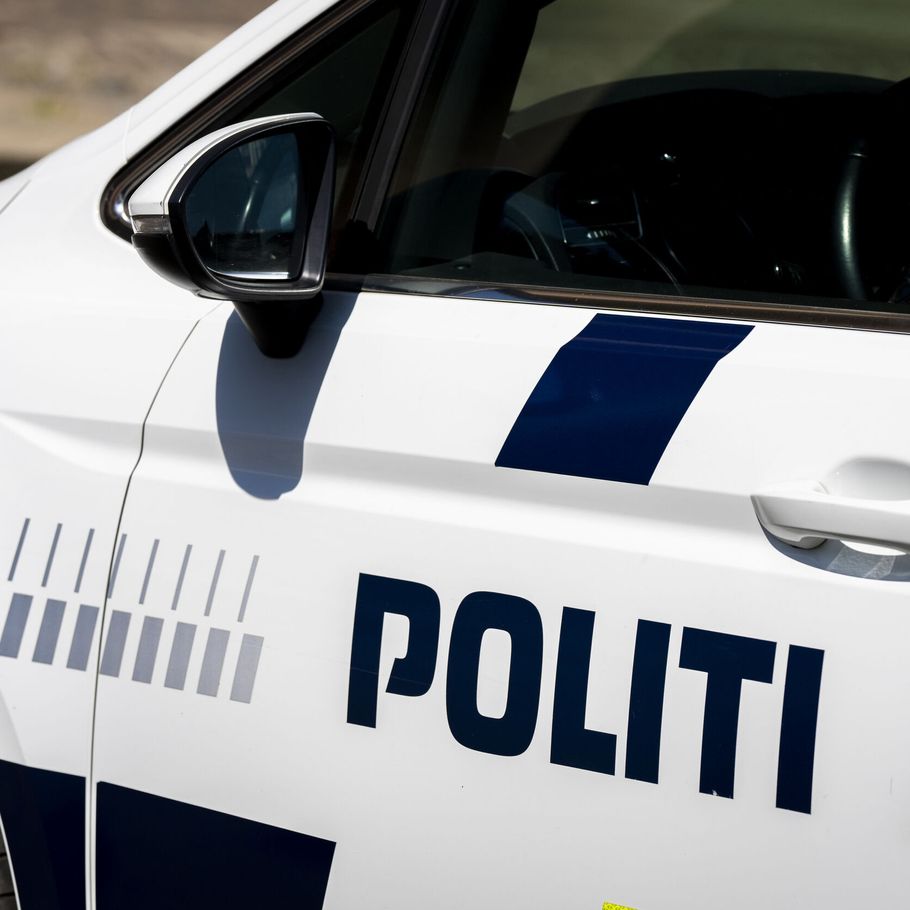 Tilbød slik piger: Politiet beder om – Ekstra Bladet