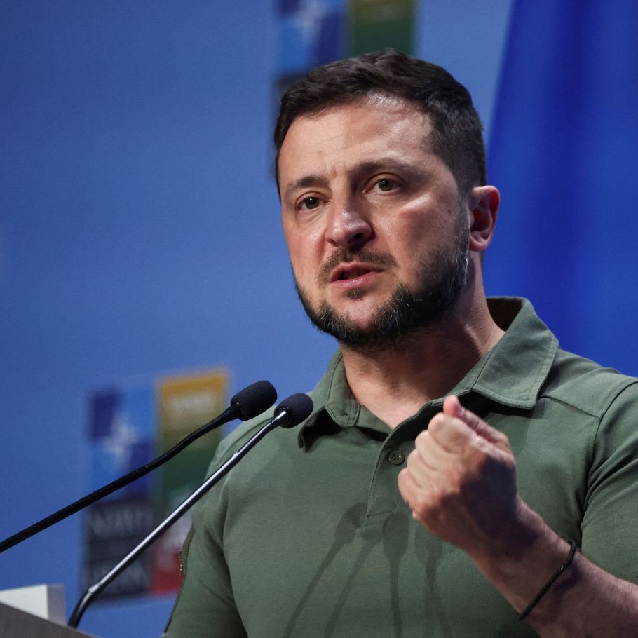 Zelenskyj lander i Holland billede