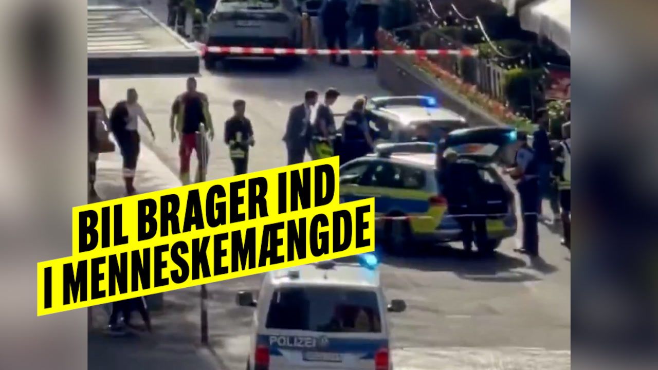 Bil brager ind i menneskemængde i Tyskland – Ekstra Bladet