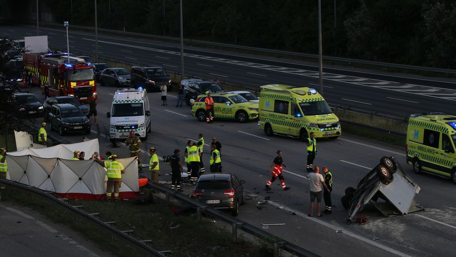 هست توفي في حادث مروري: الطريق السريع مغلق بالكامل
