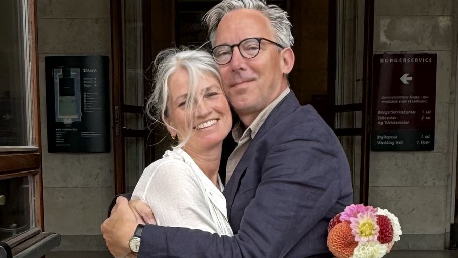Jesper Dein blev fredag gift med sin Malene, der er jordemoder på Riget. Privatfoto