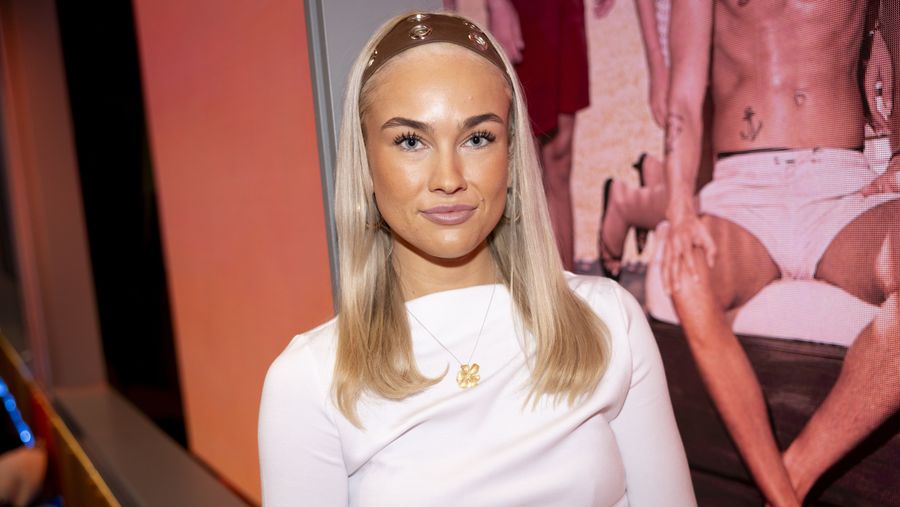 Svigtet af veninde på tv: Nu bor Caroline og Nikoline fra 'Paradise ...