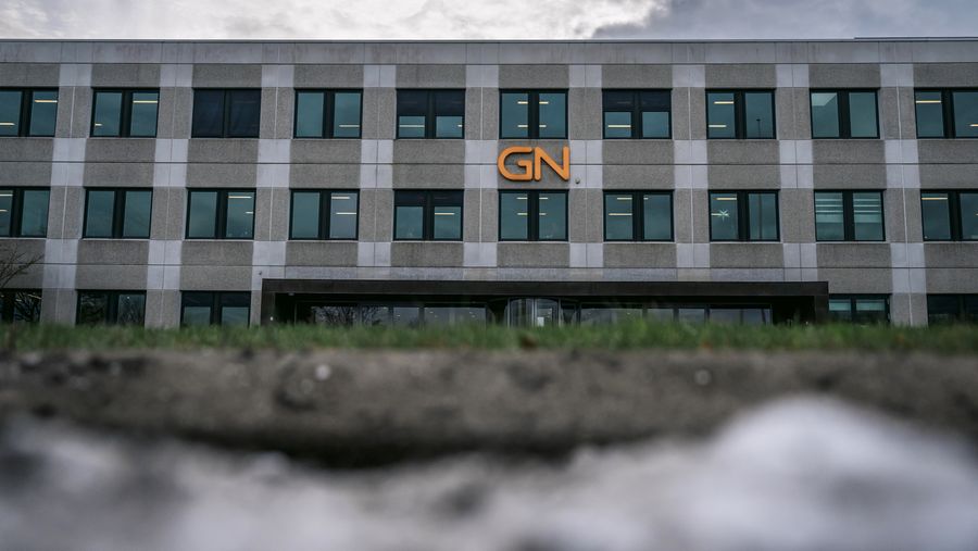 Акции датской компании GN Store Nord упали после скандала вокруг продажи подразделения