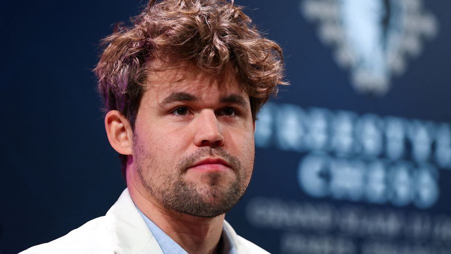 Magnus Carlsen slår amerikansk rival og sikrer ny VM-titel – Ekstra Bladet