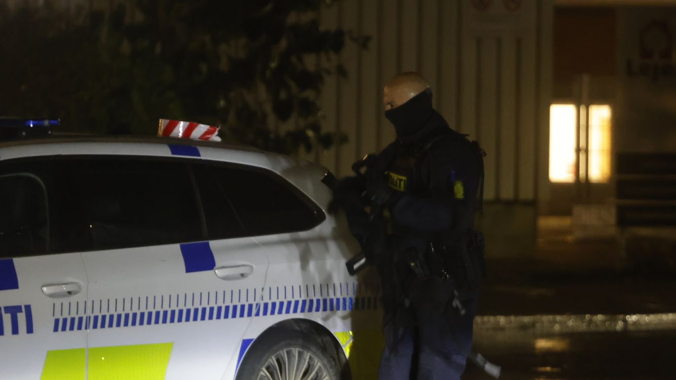 Politi fortsat massivt til stede på adresse i Vejle efter trusler ...