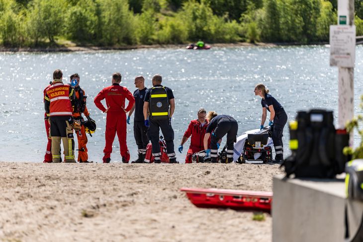 Massivt til stede: Fire personer i havsnød – Ekstra Bladet