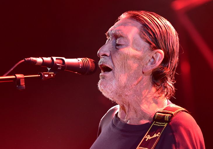 Kørt hjem til jul for sidste gang: Sangeren Chris Rea er død – Ekstra ...