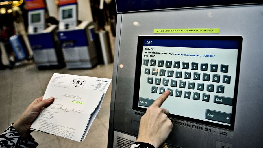 Bakteriebombe i lufthavnen: Så klamme er check-in-skærmene – Ekstra Bladet