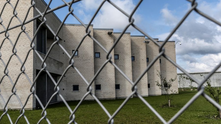 Trippel-morder overfaldet med kniv i fængslet – Ekstra Bladet
