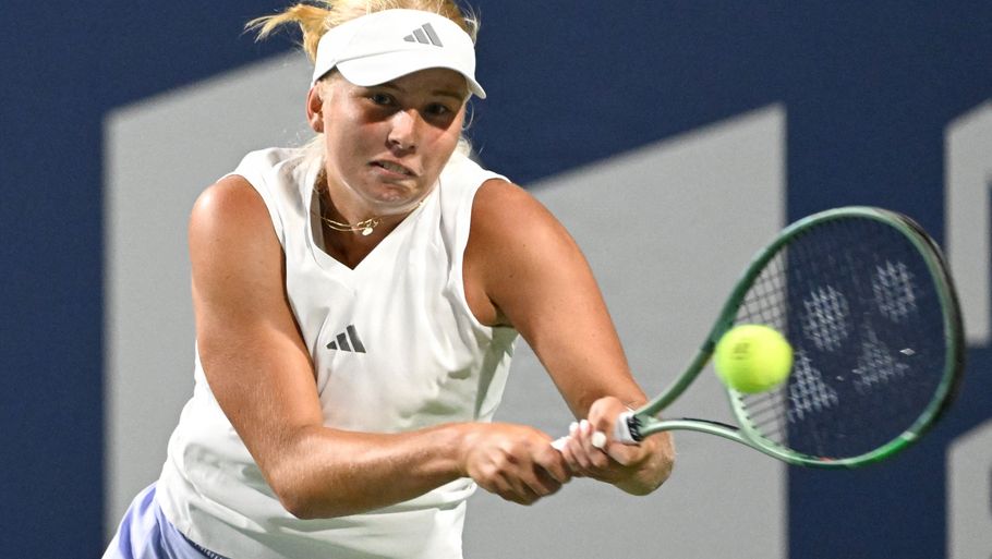 توسون وزميلتها تخرجتا من بطولة WTA في كندا