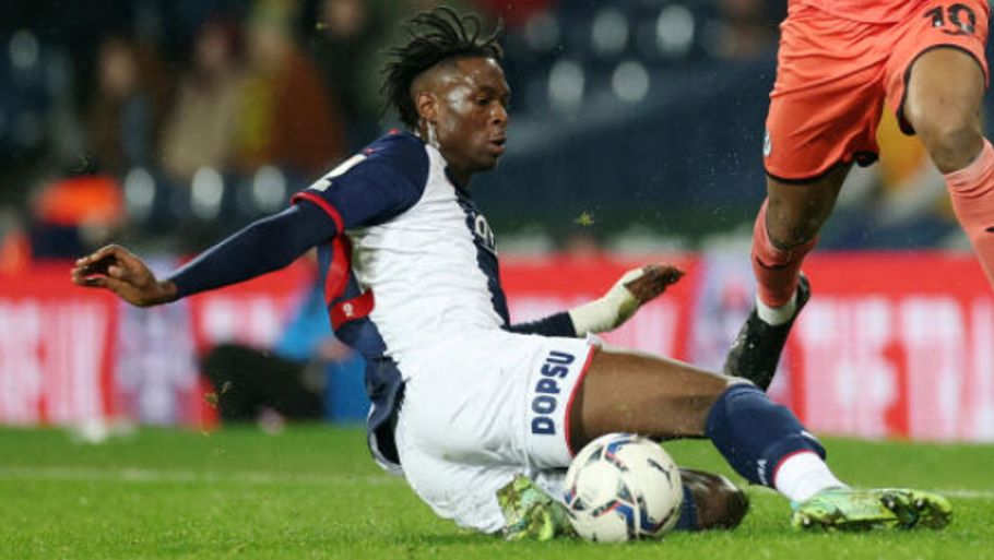 وفاة لاعب كرة القدم كيوفين كاسترو عن عمر يناهز 25 عامًا