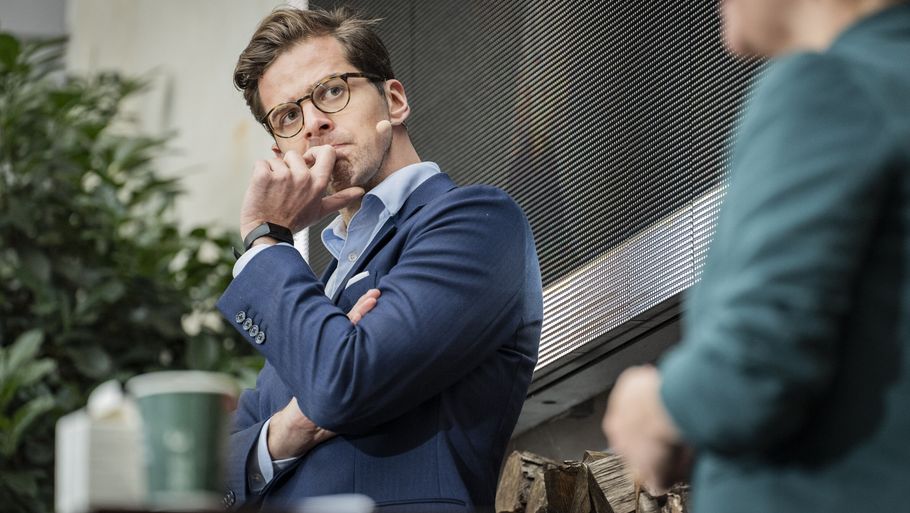 Efter kokain-udtalelser: Langer hårdt ud efter partileder – Ekstra Bladet