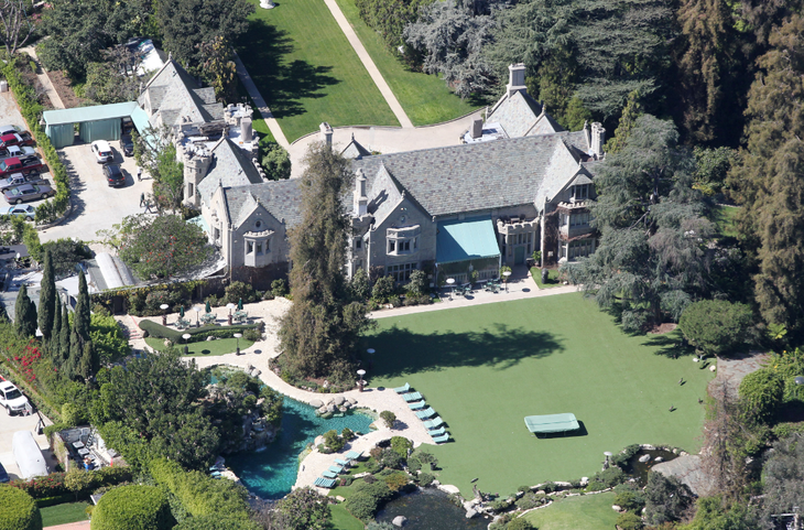 Playboy Mansion solgt - Hefner følger med – Ekstra Bladet
