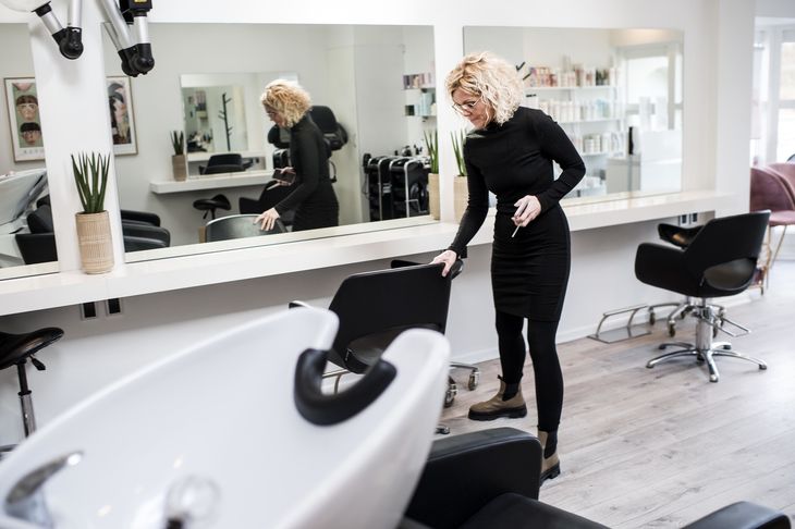 Frisørerne bløder: - Jeg har solgt min bil, men konkursen er stadig tæt ...