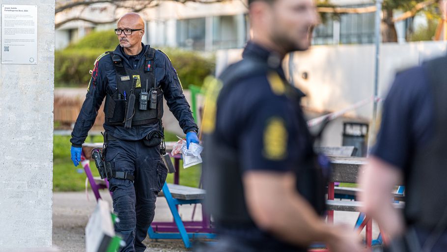 Mand stukket med kniv: Gerningsmand på fri fod – Ekstra Bladet