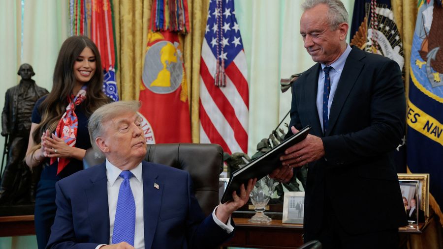 Trump opfordrer delstater til at begrænse vaccinekrav – Ekstra Bladet