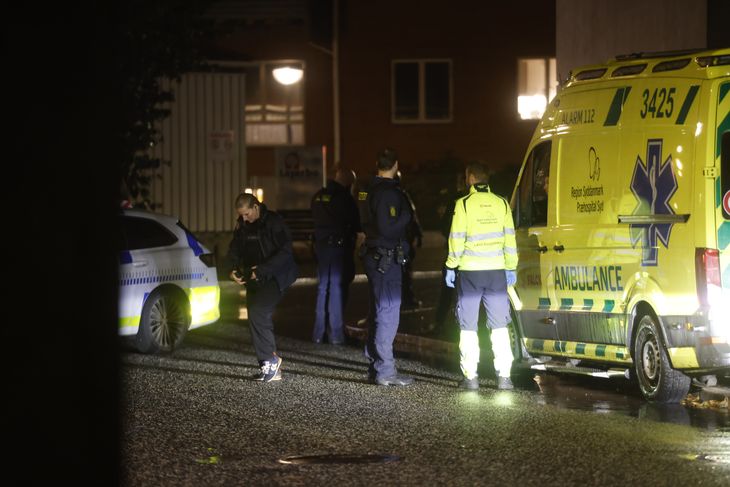 Politi fortsat massivt til stede på adresse i Vejle: Person anholdt ...