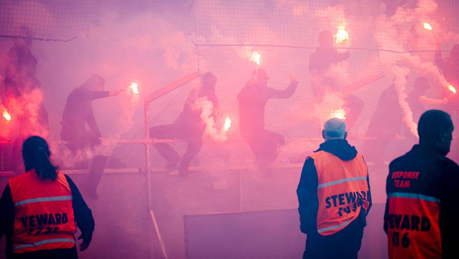 FCK straffes for pyro og banner i derby – Ekstra Bladet