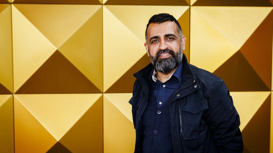 Derfor sagde han ja: - Vigtigt med en mørk mand i det program – Ekstra ...