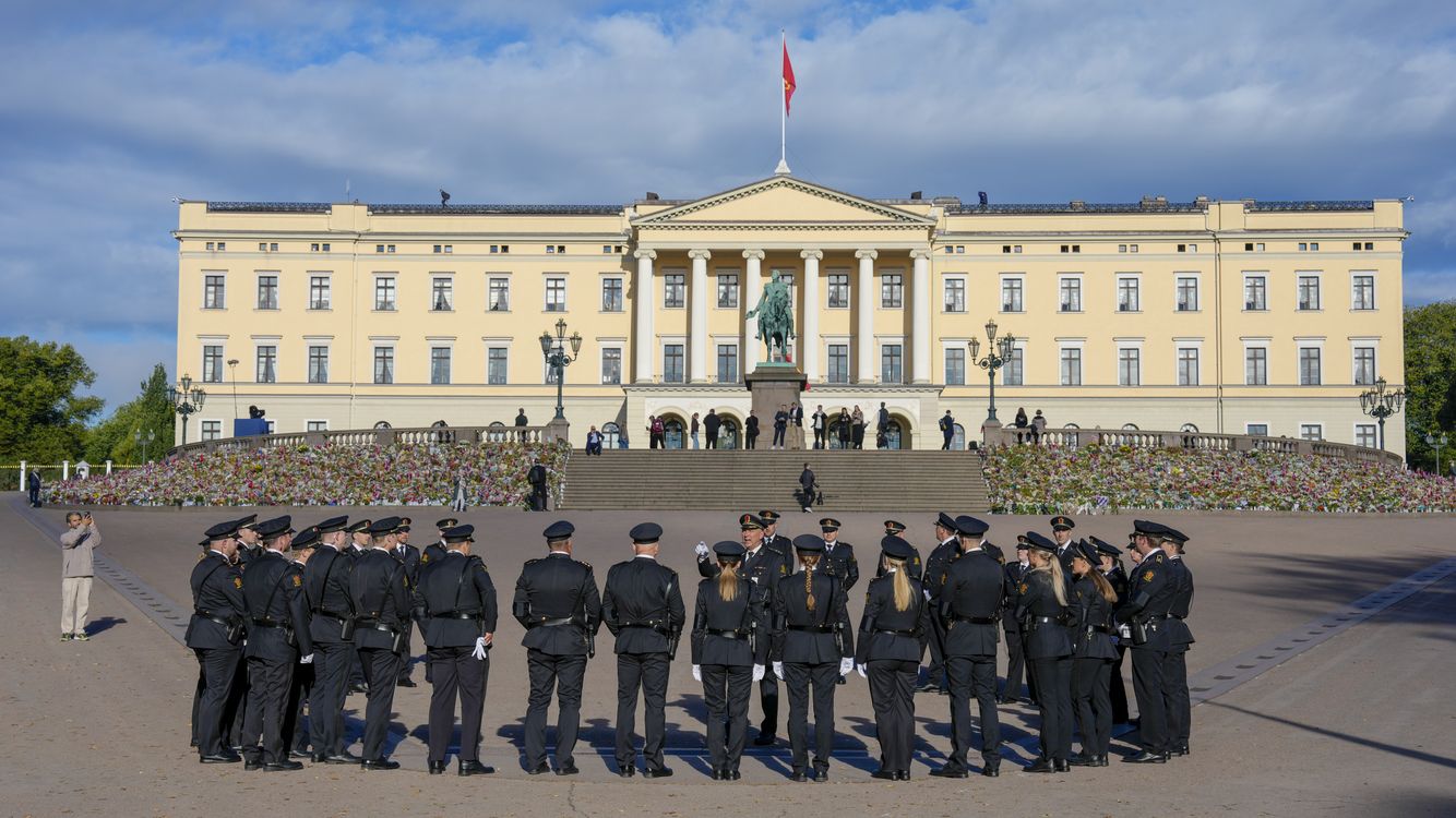 Kvinde sigtet for forsøg på at forgifte betjente i Oslo – Ekstra Bladet