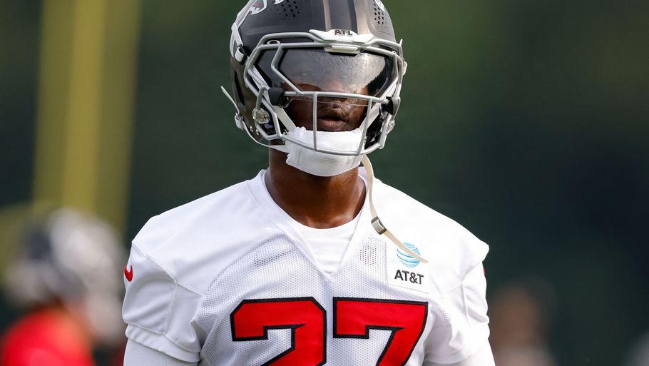 العنف المنزلي يكلف لاعب NFL الإيقاف