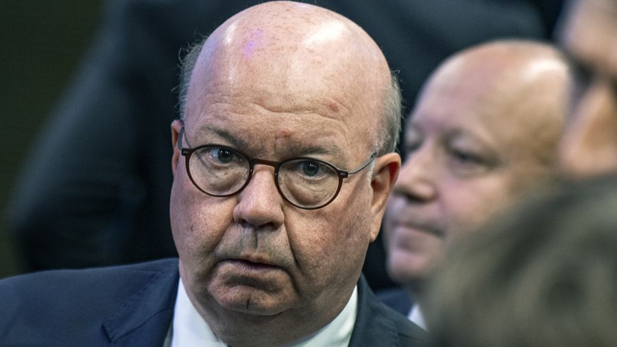 DBU-boss er blot et nyttigt instrument – Ekstra Bladet