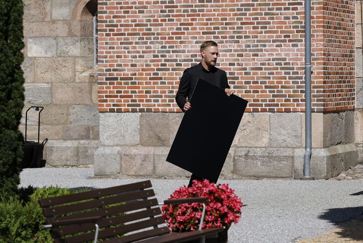 tragisk-d-dsulykke-nu-tager-familien-afsked-med-influencer-camilla