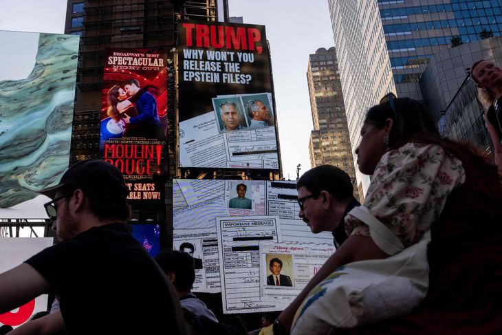 Trump er for tiden under stort pres. Hans administration anklages for at tilbageholde oplysninger i Jeffrey Epstein-sagen. Foto: Adam Gray/Ritzau Scanpix