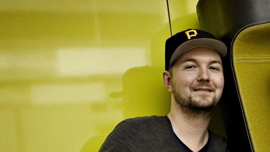 DJ Kölsch нашел украденную Porsche на трассе: преступников задержали, но беглецов пока нет