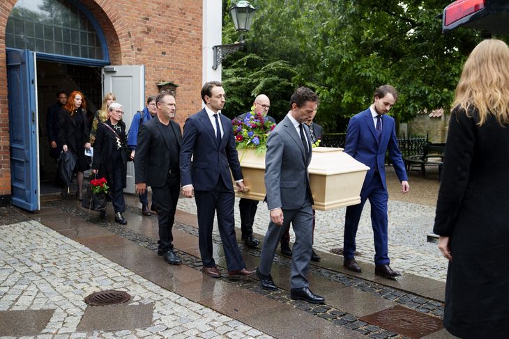 tv-2-afsl-rer-laver-s-rligt-program-efter-d-dsfald-ekstra-bladet