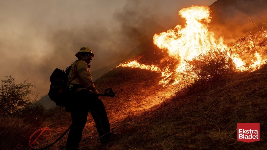 Ti personer har mistet livet i naturbrande nær Los Angeles