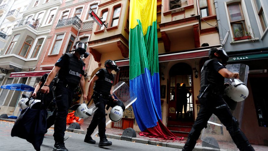 أردوغان يأمر: مداهمة على حانات LGBT+