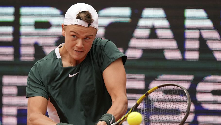 Finale stoppet før tid: Holger Rune vinder ATP-turnering – Ekstra Bladet