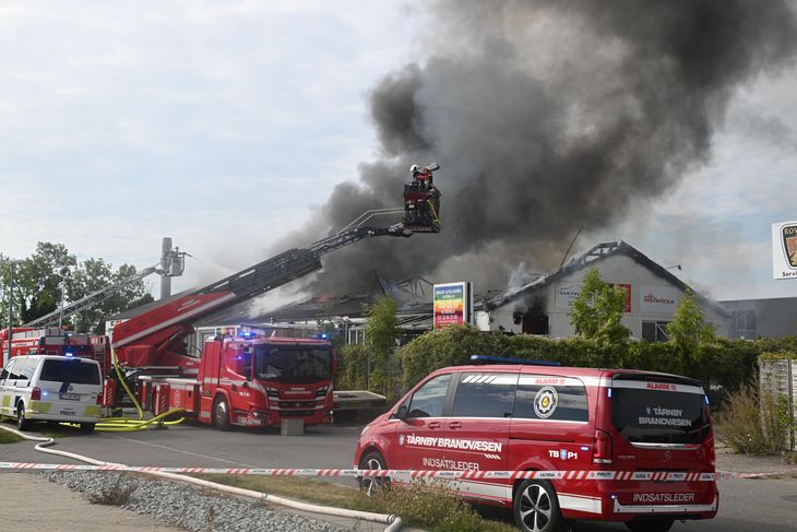 Brand på Amager: 'Hold døre og vinduer lukkede' – Ekstra Bladet