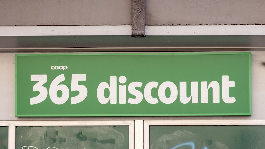 صندوق متعثر في متجر 365discount: سمك قديم وغطاءات فروية