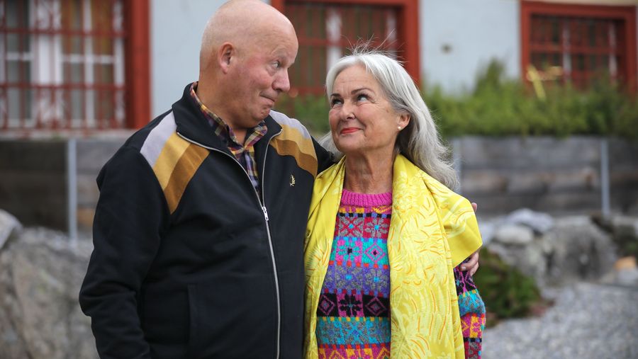 Frank og Lise-Lottes tur i hytten: Kys og kram bag kameraet – Ekstra Bladet